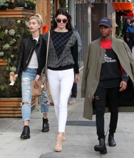 Kendall Jenner feet photo thumbnail