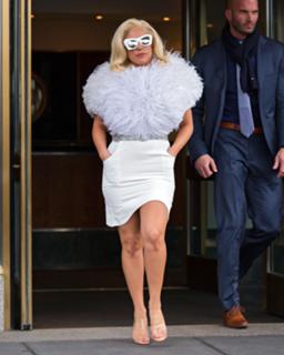 Lady Gaga feet photo thumbnail