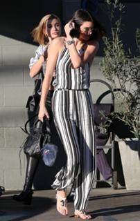 Kendall Jenner feet photo thumbnail