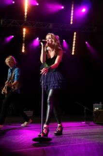 Emily Osment feet photo 2