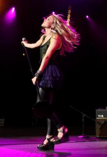 Emily Osment feet photo 4