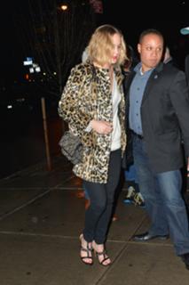 Jennifer Lawrence feet photo thumbnail