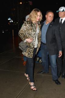 Jennifer Lawrence feet photo thumbnail