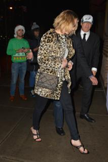 Jennifer Lawrence feet photo thumbnail