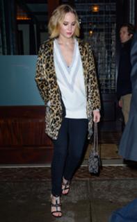 Jennifer Lawrence feet photo thumbnail