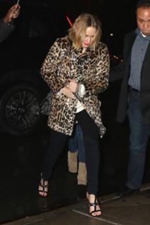 Jennifer Lawrence feet photo thumbnail
