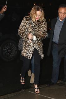 Jennifer Lawrence feet photo thumbnail