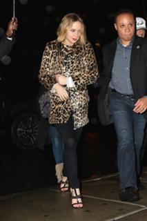 Jennifer Lawrence feet photo thumbnail