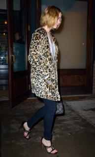 Jennifer Lawrence feet photo thumbnail