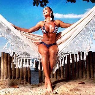 Juliana Salimeni feet photo thumbnail