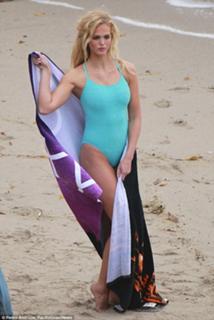 Erin Heatherton feet photo thumbnail