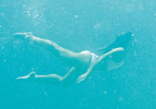 Bruna Marquezine feet photo thumbnail