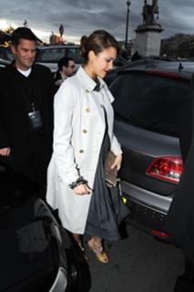 Jessica Alba feet photo thumbnail