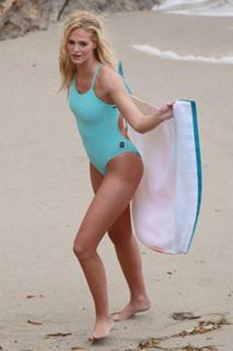 Erin Heatherton feet photo thumbnail