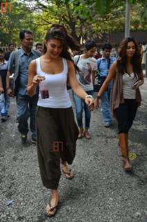 Jacqueline Fernandez feet photo thumbnail
