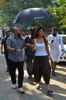 Jacqueline Fernandez feet photo thumbnail