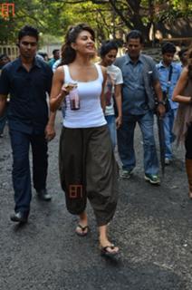 Jacqueline Fernandez feet photo thumbnail