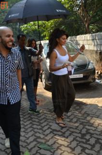 Jacqueline Fernandez feet photo thumbnail
