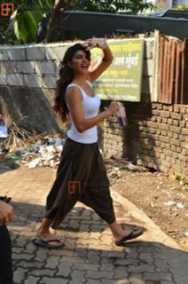 Jacqueline Fernandez feet photo thumbnail
