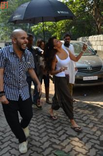 Jacqueline Fernandez feet photo thumbnail