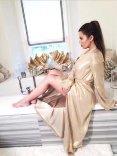 Khloé Kardashian feet photo thumbnail