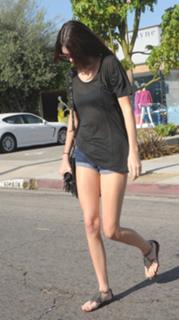 Kendall Jenner feet photo thumbnail