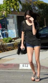 Kendall Jenner feet photo thumbnail