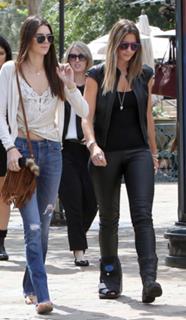 Kendall Jenner feet photo thumbnail