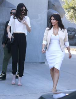 Kendall Jenner feet photo thumbnail