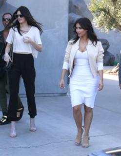 Kendall Jenner feet photo thumbnail