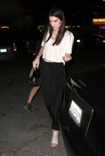 Kendall Jenner feet photo thumbnail