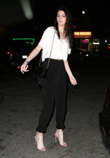 Kendall Jenner feet photo thumbnail