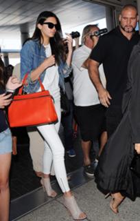 Kendall Jenner feet photo thumbnail