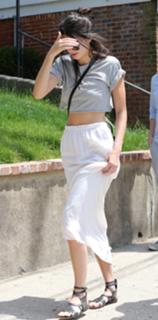 Kendall Jenner feet photo thumbnail