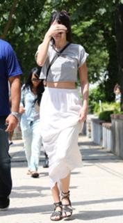Kendall Jenner feet photo thumbnail