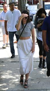Kendall Jenner feet photo thumbnail
