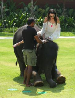 Kendall Jenner feet photo thumbnail