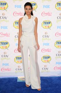 Kendall Jenner feet photo thumbnail