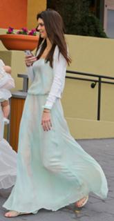 Kendall Jenner feet photo thumbnail