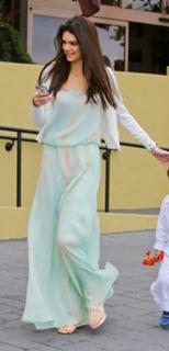 Kendall Jenner feet photo thumbnail