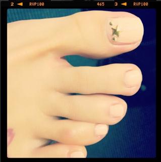 Angelababy feet photo thumbnail