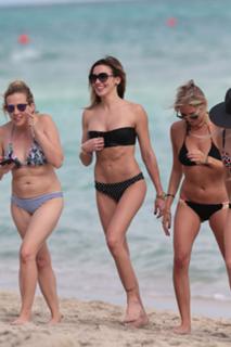 Katie Cassidy feet photo thumbnail