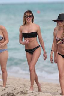 Katie Cassidy feet photo thumbnail