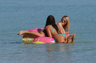 Claudia Romani feet photo thumbnail