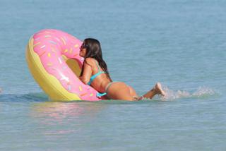 Claudia Romani feet photo thumbnail