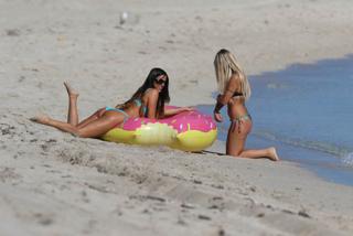 Claudia Romani feet photo thumbnail