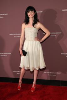 Krysten Ritter feet photo thumbnail