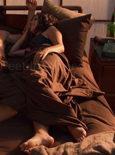 Rachel Bilson feet photo thumbnail