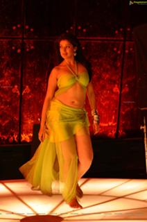 Raai Laxmi feet photo thumbnail