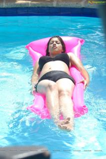 Raai Laxmi feet photo thumbnail